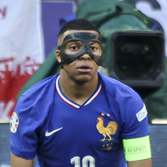 En plus de ce salaire des plus alléchants, le footballeur de 25 ans a reçu un cadeau estimé entre 127 000 à 200 000 euros environ : une BMW i7.
Archives : Kylian MBappé