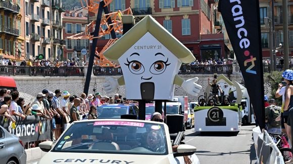 Laura Tenoudji, rayon de soleil de Nice ! Tenue de circonstance pour la star de Télématin aux côtés de son mari Christian Estrosi