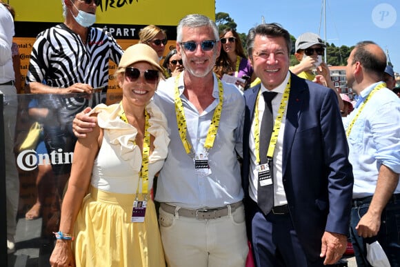 Laura Tenoudji Esttrosi, Joël Migliore, conseiller en charge des Sports et de l'Evénementiel sportif auprès du maire de Nice, et Christian Estrosi - Christian Estrosi, le maire de Nice, et sa femme Laura Tenoudji ont donné le départ de la 20ème étape entre Nice et le Col de la Couillole lors de la 111ème édition du Tour de France, sur le port de Nice, le 20 juillet 2024. © Bruno Bebert/Bestimage 