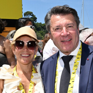Laura Tenoudji et Christian Estrosi ont accueilli la 20ème étape du Tour de France à Nice qui a récompensé le Slovène Tadej Pogacar
Christian Estrosi, le maire de Nice, et sa femme Laura Tenoudji ont donné le départ de la 20ème étape entre Nice et le Col de la Couillole lors de la 111ème édition du Tour de France, sur le port de Nice