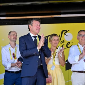 Christian Estrosi, le maire de Nice, et sa femme Laura Tenoudji ont donné le départ de la 20ème étape entre Nice et le Col de la Couillole lors de la 111ème édition du Tour de France, sur le port de Nice, le 20 juillet 2024. © Bruno Bebert/Bestimage
