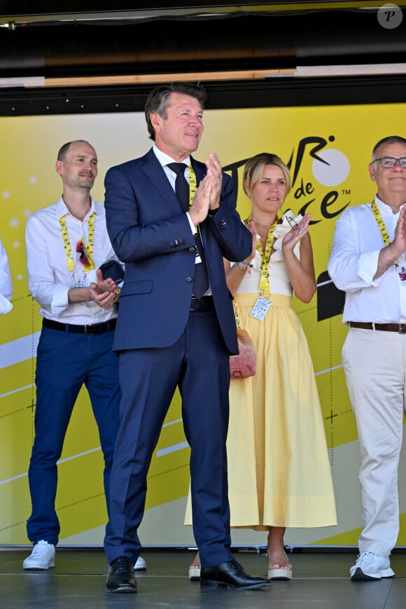 Christian Estrosi, le maire de Nice, et sa femme Laura Tenoudji ont donné le départ de la 20ème étape entre Nice et le Col de la Couillole lors de la 111ème édition du Tour de France, sur le port de Nice, le 20 juillet 2024. © Bruno Bebert/Bestimage