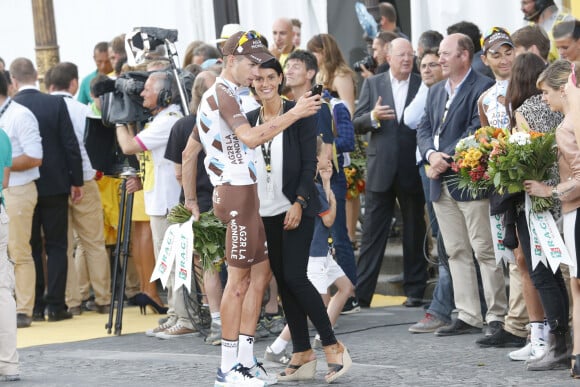 Romain Bardet et sa compagne - Arrivée de la dernière étape du 101ème Tour de France sur l'avenue des Champs-Elysées à Paris, le 27 juillet 2014. 