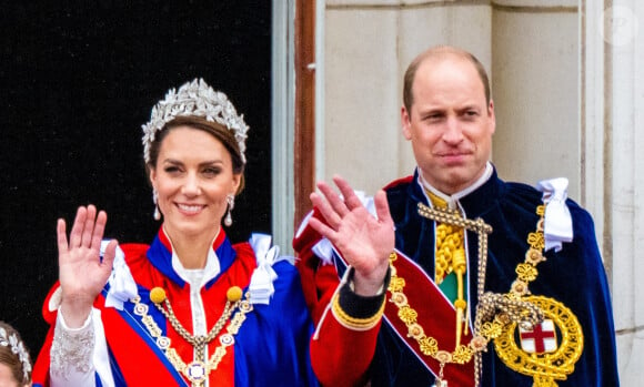 Le couple a ainsi droit à certains privilèges
Le prince William, prince de Galles, et Catherine (Kate) Middleton, princesse de Galles - La famille royale britannique salue la foule sur le balcon du palais de Buckingham lors de la cérémonie de couronnement du roi d'Angleterre à Londres le 5 mai 2023. 