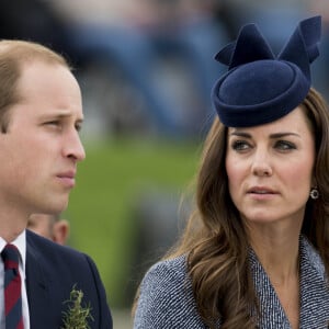 Le prince William et Catherine Kate Middleton, la duchesse de Cambridge assistent à une cérémonie lors de la journée commémorative de l'ANZAC dans le cadre de leur visite officielle en Australie, le 25 avril 2014. 