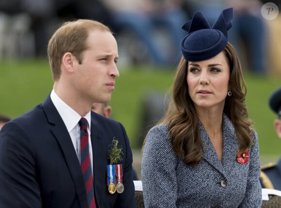 Le prince William et Catherine Kate Middleton, la duchesse de Cambridge assistent à une cérémonie lors de la journée commémorative de l'ANZAC dans le cadre de leur visite officielle en Australie, le 25 avril 2014. 