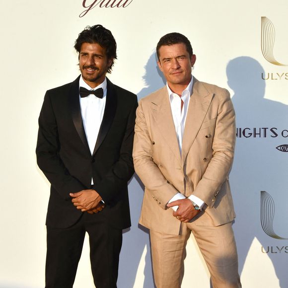 Jay Ali et Orlando Bloom - Photocall du dîner de charité "Knights of Charity" au Château de la Croix des Gardes à Cannes le 22 juillet 2024.