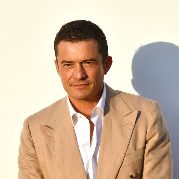 Orlando Bloom - Photocall du dîner de charité "Knights of Charity" au Château de la Croix des Gardes à Cannes le 22 juillet 2024.