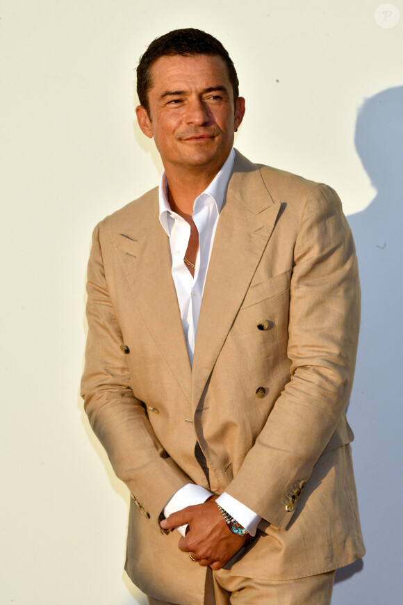 Orlando Bloom - Photocall du dîner de charité "Knights of Charity" au Château de la Croix des Gardes à Cannes le 22 juillet 2024.