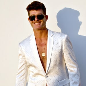 Robin Thicke - Photocall du dîner de charité "Knights of Charity" au Château de la Croix des Gardes à Cannes le 22 juillet 2024.