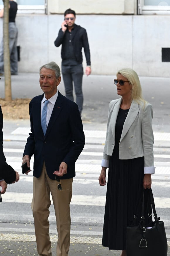 Jean-Claude Narcy et sa compagne Alice Bertheaume - Arrivées aux obsèques de Nonce Paolini en l'église Saint-Honoré-d'Eylau, 66 bis, avenue Raymond-Poincaré à Paris, France, le 23 juillet 2024.