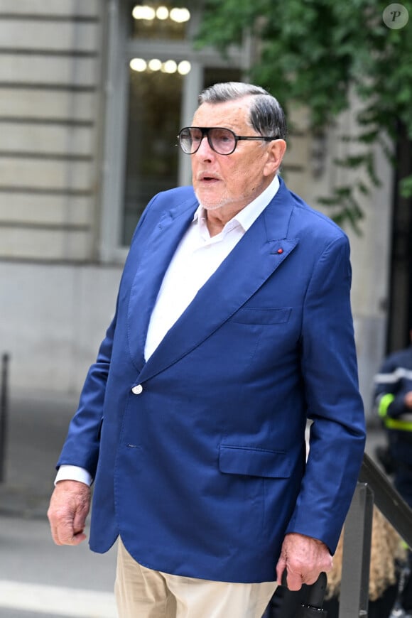 Jean-Claude Camus - Arrivées aux obsèques de Nonce Paolini en l'église Saint-Honoré-d'Eylau, 66 bis, avenue Raymond-Poincaré à Paris, France, le 23 juillet 2024.