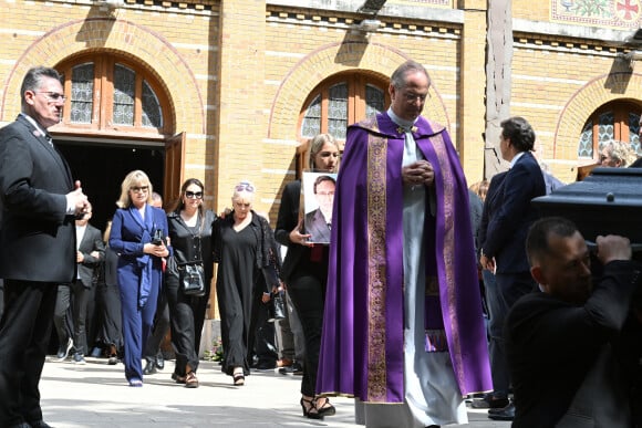 Catherine Falgayrac (femme du défunt), famille et proche - Sorties des obsèques de Nonce Paolini en l'église Saint-Honoré-d'Eylau, 66 bis, avenue Raymond-Poincaré à Paris, France, le 23 juillet 2024.