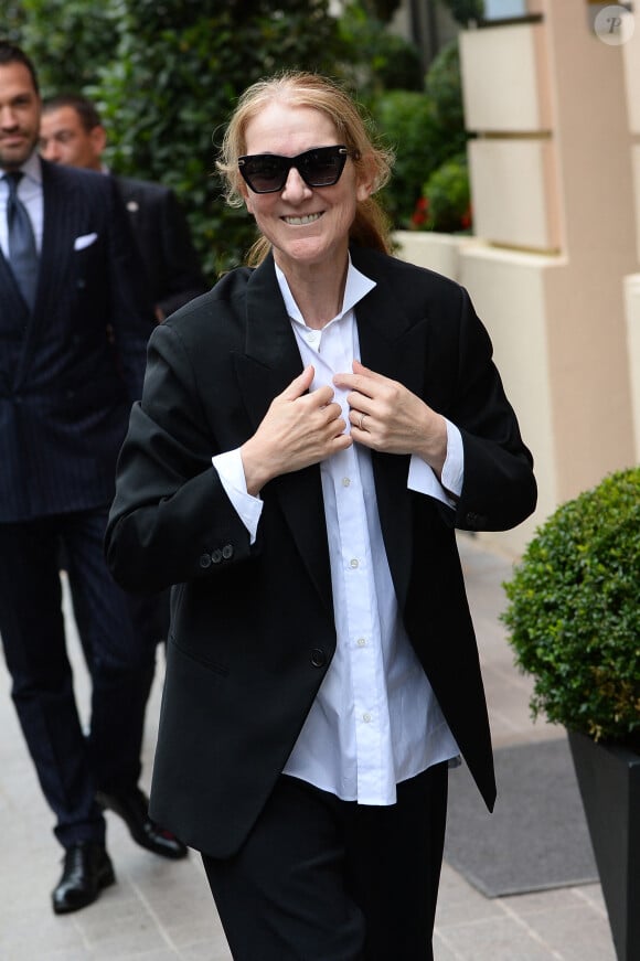 Céline Dion arrive à l'hôtel Royal Monceau à Paris avant l'ouverture des JO (Jeux Olympiques) Paris 2024 le 23 juillet 2024. La chanteuse devrait être présente à la cérémonie d'ouverture des Jeux olympiques Paris 2024, ce vendredi 26 juillet 2024