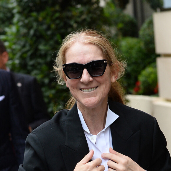 Céline Dion arrive à l'hôtel Royal Monceau à Paris avant l'ouverture des JO (Jeux Olympiques) Paris 2024 le 23 juillet 2024. La chanteuse devrait être présente à la cérémonie d'ouverture des Jeux olympiques Paris 2024, ce vendredi 26 juillet 2024