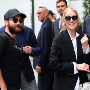 Céline Dion, accompagnée de son fils René-Charles Angélil, arrive à l'hôtel Royal Monceau à Paris avant l'ouverture des JO (Jeux Olympiques) Paris 2024 le 23 juillet 2024. La chanteuse devrait être présente à la cérémonie d'ouverture des Jeux olympiques Paris 2024, ce vendredi 26 juillet 2024.