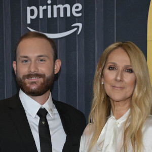 Et elle n'était pas seule puisqu'accompagnée de son fils aîné, René Charles. Le jeune homme de 23 ans portait une grande barbe et des lunettes de soleil
Celine Dion et son fils René-Charles Angélil à la projection du documentaire "I am : Celine Dion" à New York le 17 juin 2024.