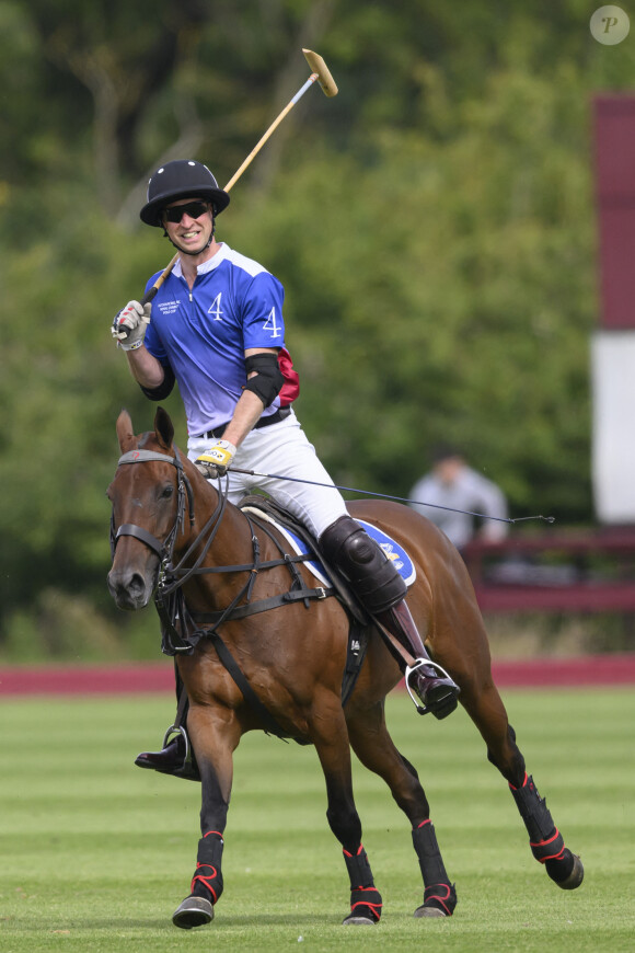 Un chiffre astronomique, il est vrai, mais qui englobe 2023 à 2024. 
Le prince William de Galles lors du match caritatif de polo "Royal Charity Polo Cup" au Guards Polo Club à Windsor. Le 12 juillet 2024 © Cover Images / Zuma Press / Bestimage 