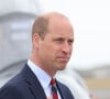 En effet, l'an dernier, le frère du prince Harry a reçu un revenu annuel de plus de 23 millions de livres sterling, grâce au domaine du duché de Cornouailles dont il s'occupe. 
Le prince William de Galles, en tant que commodore de l'air, s'est rendu dans son ancienne base de la Royal Air Force à Holyhead sur l'île d'Anglesey, où il a passé trois ans en tant que pilote d'hélicoptère. Le 9 juillet 2024 © Chris Jackson / Bestimage 