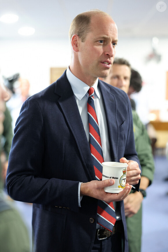 Le prince William de Galles, en tant que commodore de l'air, s'est rendu dans son ancienne base de la Royal Air Force à Holyhead sur l'île d'Anglesey, où il a passé trois ans en tant que pilote d'hélicoptère. Le 9 juillet 2024 © Chris Jackson / Bestimage 