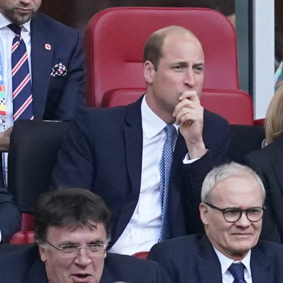 Le prince William, prince de Galles, dans les tribunes du match de l'Euro 2024 "Angleterre - Suisse (1-1 / 5-3 tab)" à Dusseldorf, le 6 juillet 2024. 
