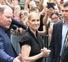 C'est confirmé par "Le Parisien" : Céline Dion devrait reprendre "L'Hymne à l'amour" d'Edith Piaf lors la cérémonie d'ouverture des JO
Céline Dion à la sortie de l'hôtel Royal Monceau à Paris avant l'ouverture des Jeux Olympiques de Paris