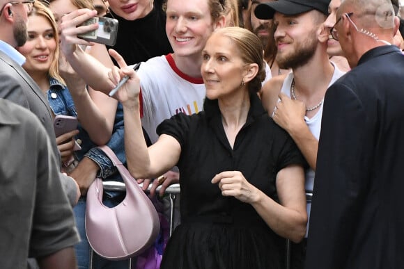 Céline Dion à la sortie de l'hôtel Royal Monceau à Paris avant l'ouverture des Jeux Olympiques (JO) de Paris 2024, à Paris, France, le 24 juillet 2024