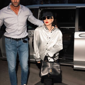 Lady Gaga et son compagnon Michael Polansky sont allés dîner au restaurant "Laurent" à Paris le 23 juillet 2024