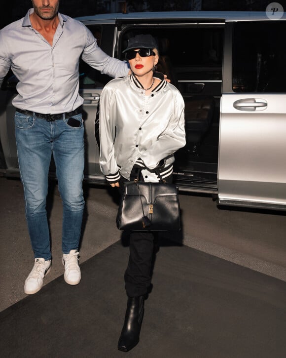 Lady Gaga et son compagnon Michael Polansky sont allés dîner au restaurant "Laurent" à Paris le 23 juillet 2024