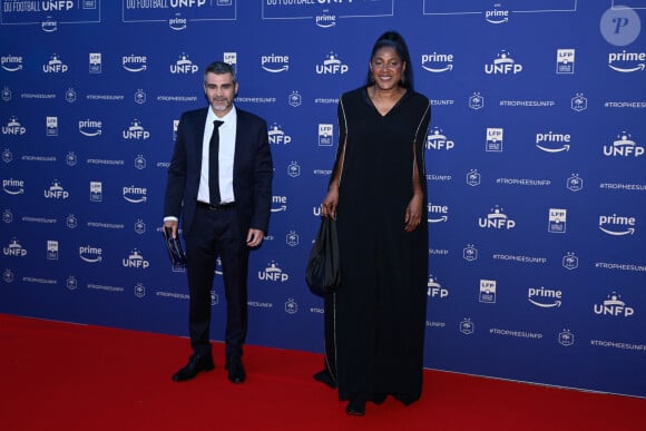 "Nous avons choisi de nous installer dans un hameau perdu, presque abandonné, où nous continuons à restaurer notre maison", ajoute Marie-José Pérec
 
Marie-José Pérec et Sébastien Foucras - Photocall de la 32ème cérémonie des "Trophées UNFP du football" au Pavillon d'Armenonville à Paris, le 13 mai 2024.