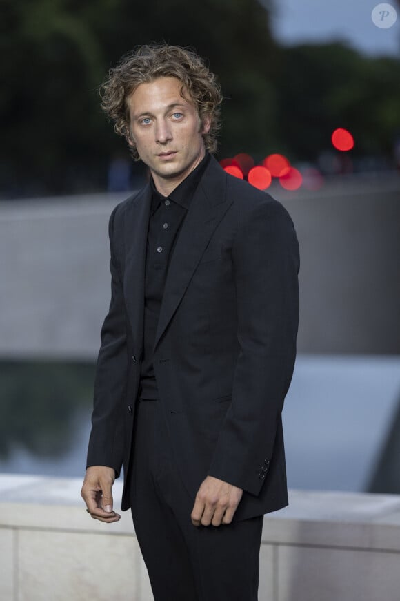 Jeremy Allen White - Photocall du dîner "Prelude pour les JO" à la Fondation Vuitton à Paris, France, le 25 juillet 2024. © Olivier Borde/Bestimage