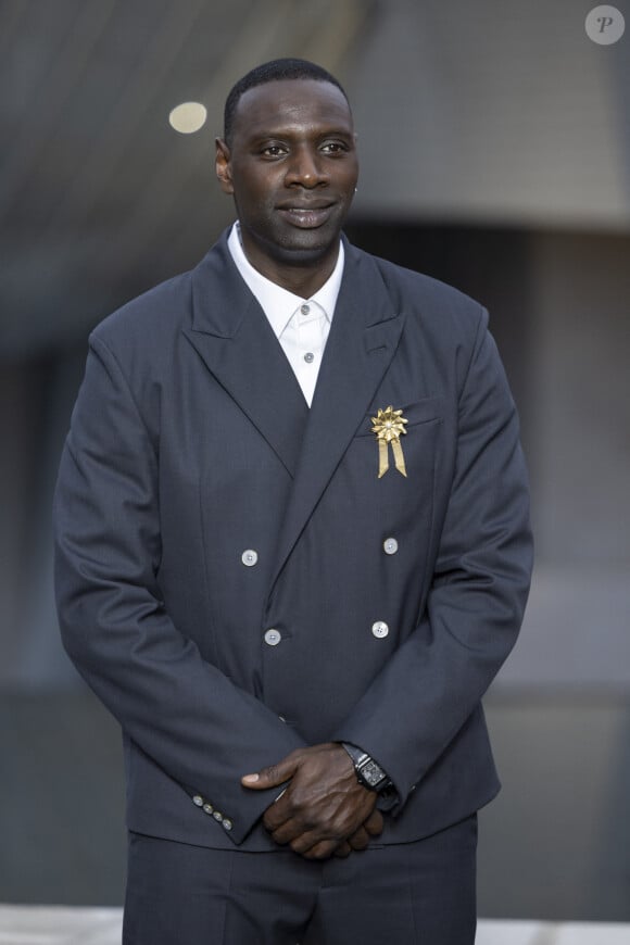 Pour l'occasion une soirée a été organisée à la Fondation Louis Vuitton en prélude de l'événement sportif. 
Omar Sy - Photocall du dîner "Prelude pour les JO" à la Fondation Vuitton à Paris, France, le 25 juillet 2024. © Olivier Borde/Bestimage