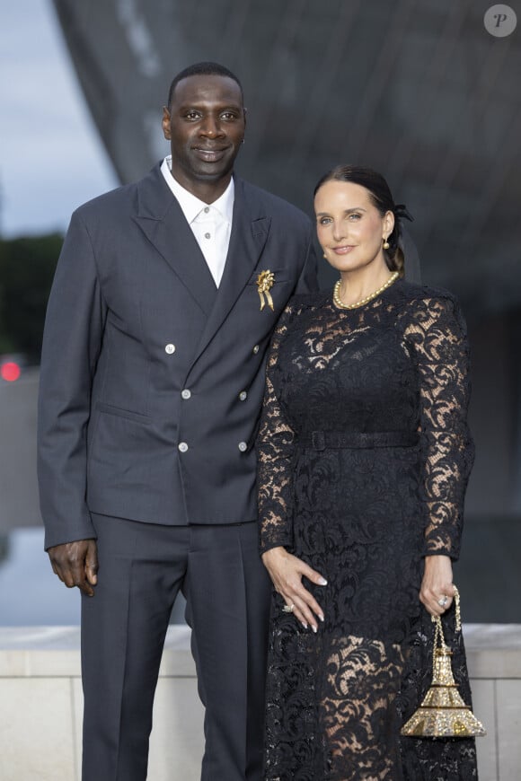 La cérémonie d'ouverture des Jeux Olympiques de Paris approche à grands pas ! 
Omar Sy et sa Helene - Photocall du dîner "Prelude pour les JO" à la Fondation Vuitton à Paris, France. © Olivier Borde/Bestimage