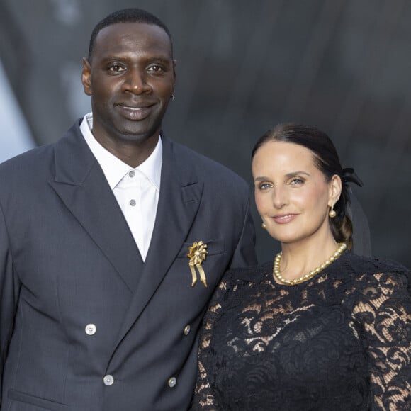 La cérémonie d'ouverture des Jeux Olympiques de Paris approche à grands pas ! 
Omar Sy et sa Helene - Photocall du dîner "Prelude pour les JO" à la Fondation Vuitton à Paris, France. © Olivier Borde/Bestimage