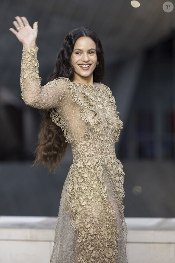 Rosalía - Photocall du dîner "Prelude pour les JO" à la Fondation Vuitton à Paris, France, le 25 juillet 2024. © Olivier Borde/Bestimage