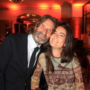 Frédéric Beigbeder et sa femme Lara Micheli - Soirée de la 28ème édition du prix de Flore 2022 au Café de Flore à Paris, France, le 10 novembre 2022. © Philippe Baldini/Bestimage