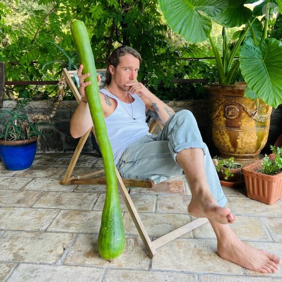 Julien Doré transmet à son fils son amour pour la nature, la faune comme la flore !