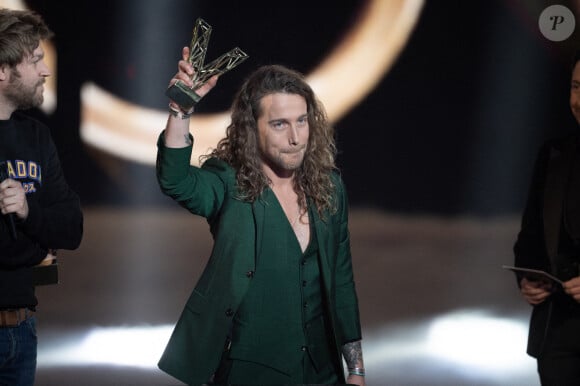 Julien Doré reçoit le prix de la meilleure création audiovisuelle de l'année lors des 36e Victoires de la Musique à la Seine Musicale le 12 février 2021 à Boulogne-Billancourt. David Nivière/ABACAPRESS.COM