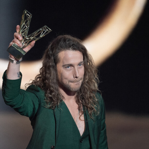 Julien Doré reçoit le prix de la meilleure création audiovisuelle de l'année lors des 36e Victoires de la Musique à la Seine Musicale le 12 février 2021 à Boulogne-Billancourt. David Nivière/ABACAPRESS.COM