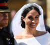  "Il avait demandé à la reine l'assurance que la fiancée de Harry ne porterait aucun des bijoux de la princesse Diana, alors que sa propre femme était autorisée à les porter"
Le prince Harry, duc de Sussex, et Meghan Markle, duchesse de Sussex, en calèche à la sortie du château de Windsor après leur mariage le 19 mai 2018. 