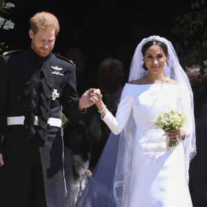 A ceux qui pensaient que le jour du mariage de Harry et Meghan, tout allait encore parfaitement bien entre les deux fils de Lady Diana, il n'en était rien !
Le prince Harry, duc de Sussex, et Meghan Markle, duchesse de Sussex, à la sortie de chapelle St. George au château de Windsor - Sortie après la cérémonie de mariage du prince Harry et de Meghan Markle en la chapelle Saint-George au château de Windsor, Royaume Uni