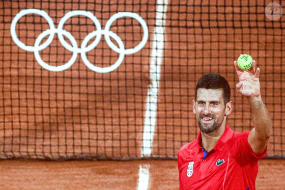 "Je vais aller visiter le village mais je n'y resterai pas car je sens que c'est mieux pour moi", indique Novak Djokovic
 
Novak Djokovic au Stade Roland-Garros. © Yegor Aleyev/TASS/Bestimage