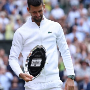 "Je voulais plus d'intimité et rester concentré sur le tournoi", ajoute le tennisman
 
Novak Djokovic à Wimbledon.