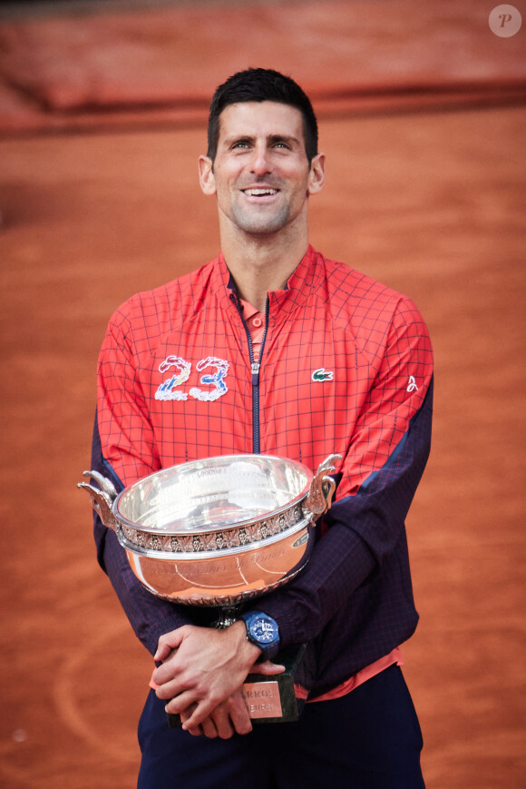 Novak Djokovic - Novak Djokovic remporte les Internationaux de France de tennis de Roland Garros 2023 face à Casper Ruud (7-6 [7-1], 6-3, 7-5) à Paris le 11 juin 2023. Novak Djokovic s'adjuge un 23ème titre record en Grand Chelem et dépasse Rafael Nadal, bloqué à 22 titres et forfait cette année. © Jacovides-Moeau/Bestimage