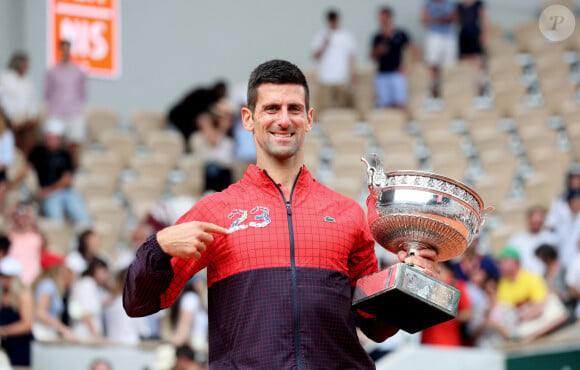 Novak Djokovic - Novak Djokovic remporte les Internationaux de France de tennis de Roland Garros 2023 face à Casper Ruud (7-6 [7-1], 6-3, 7-5) à Paris le 11 juin 2023. Novak Djokovic s'adjuge un 23ème titre record en Grand Chelem et dépasse Rafael Nadal, bloqué à 22 titres et forfait cette année. © Jacovides-Moeau/Bestimage