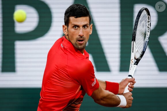 Novak Djokovic - Rafael Nadal fait tomber le tenant du titre, Novak Djokovic, au terme d'un quart de finale épique lors des Internationaux de France de Tennis de Roland Garros 2022 le 31 mai 2022.