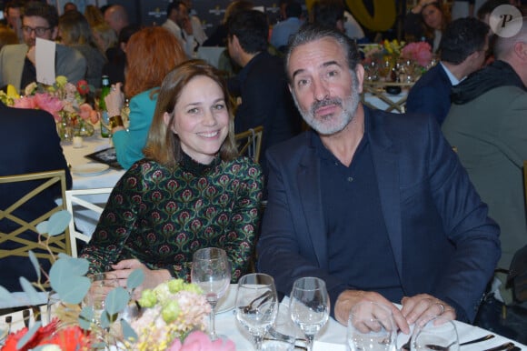 Jean Dujardin et sa femme Nathalie Péchalat (nouvelle présidente de l'association "Premiers de Cordée") - Dîner de charité Breitling à la Samaritaine pour l'association "Premiers de Cordée" à Paris le 4 avril 2024.  © Rachid Bellak/Bestimage 