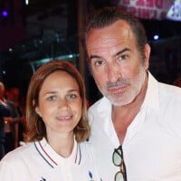 Jean Dujardin aux premières loges pour féliciter une star olympique, gros câlin sous les yeux de Nathalie Péchalat