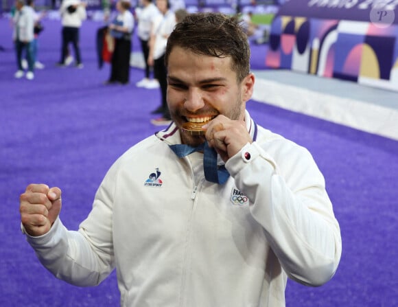 Et permettant ainsi à la France de décrocher sa première médaille d'or dans ces JO
Antoine Dupont sacré champion olympique en rugby à 7 aux Jeux olympiques de Paris 2024 le 27 juillet 2024 au Stade de France. (Credit Image: © Mickael Chavet/ZUMA Press Wire)