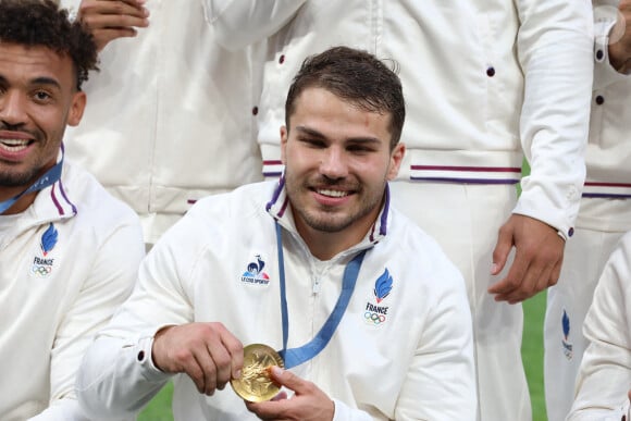 Antoine Dupont sacré champion olympique en rugby à 7 aux Jeux olympiques de Paris 2024 le 27 juillet 2024 au Stade de France. (Credit Image: © Mickael Chavet/ZUMA Press Wire)